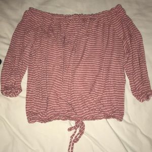 Cropped off the sholder shirt